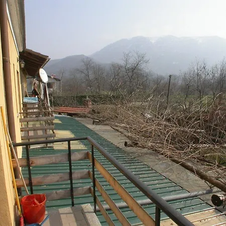 مزرعة للإقامة La Bordiga *